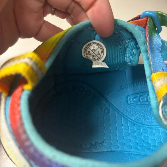 Vibrant KEEN® Big Kids Size 6 Seacamp II CNX in Vivid Blue/Original Tie Dye, GUC - Picture 12 of 14